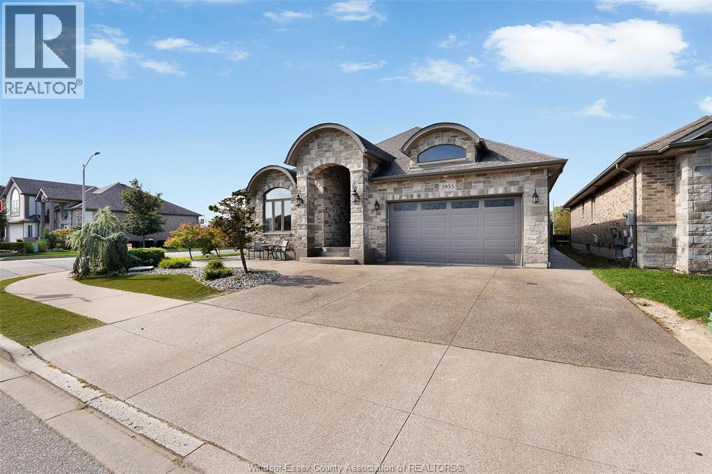 5-bedroom Single Family at 3953 Zanzibar Crescent, Windsor — photograph 2