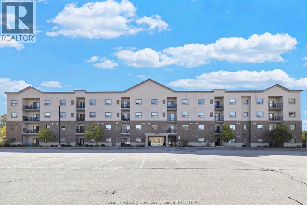 Single Family — 8475 Wyandotte Street, Windsor, Ontario