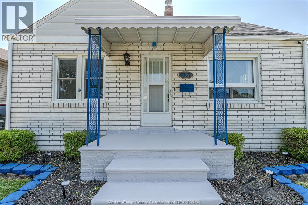 3-bedroom Single Family at 2367 Meighen, Windsor — photograph 3