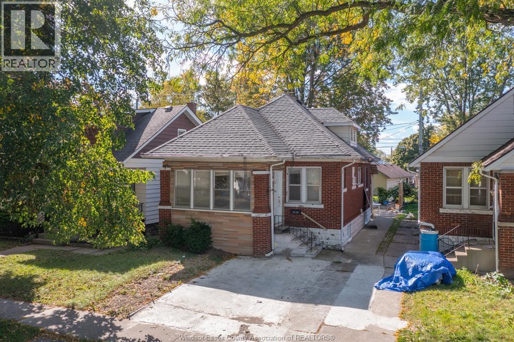 2-bedroom Single Family at 2137 York Street, Windsor — primary photograph