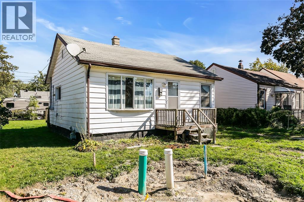 2-bedroom Single Family at 1304 Central Avenue, Windsor — photograph 2