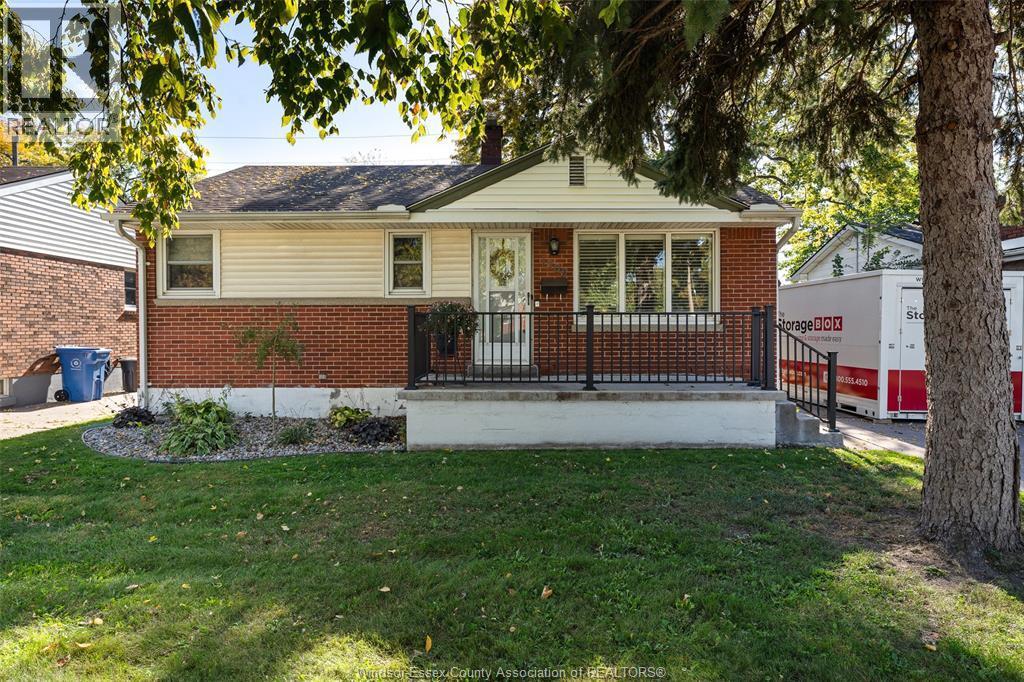 3-bedroom Single Family at 1205 Chappell, Windsor — primary photograph