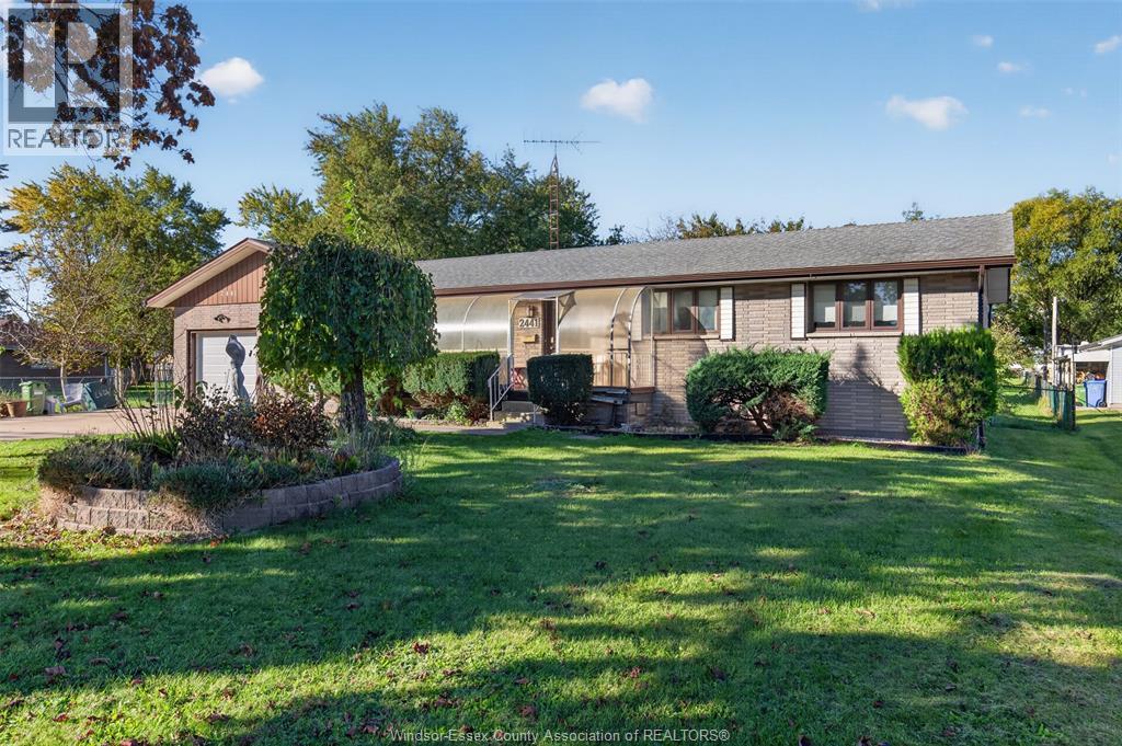 3-bedroom Single Family at 2441 Lesperance, Tecumseh — photograph 3