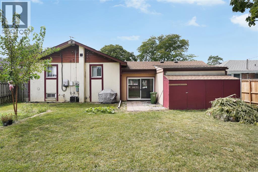 5-bedroom Single Family at 986 Eastlawn Avenue, Windsor — photograph 3