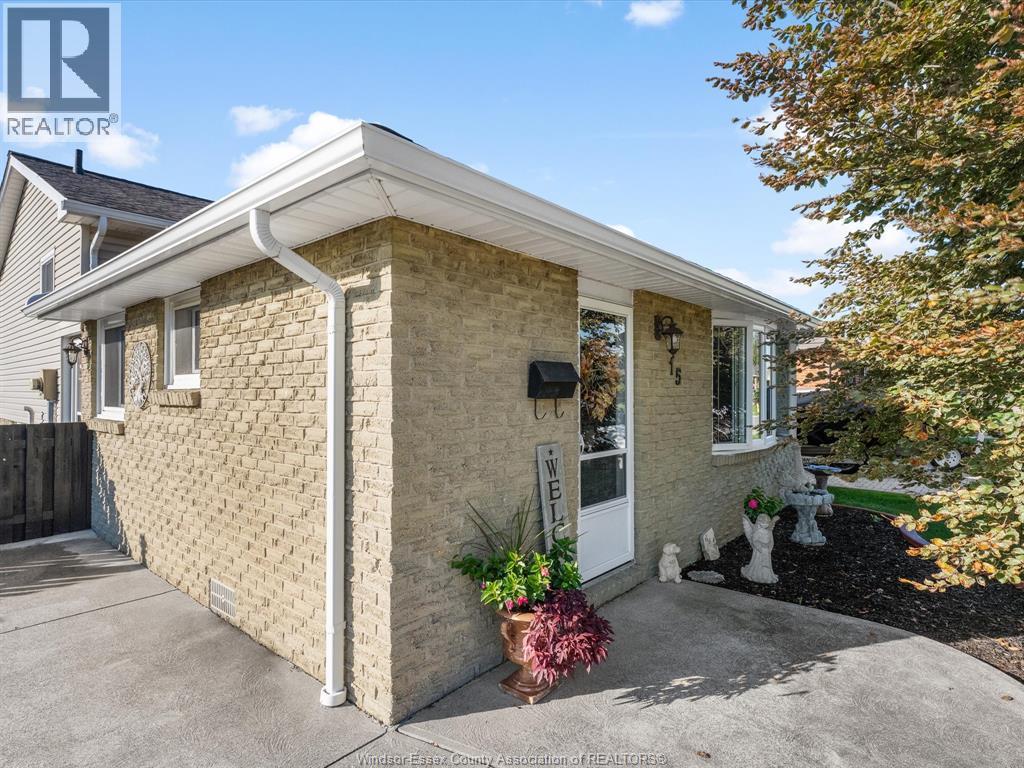3-bedroom Single Family at 15 Ventnor Avenue, Amherstburg — primary photograph