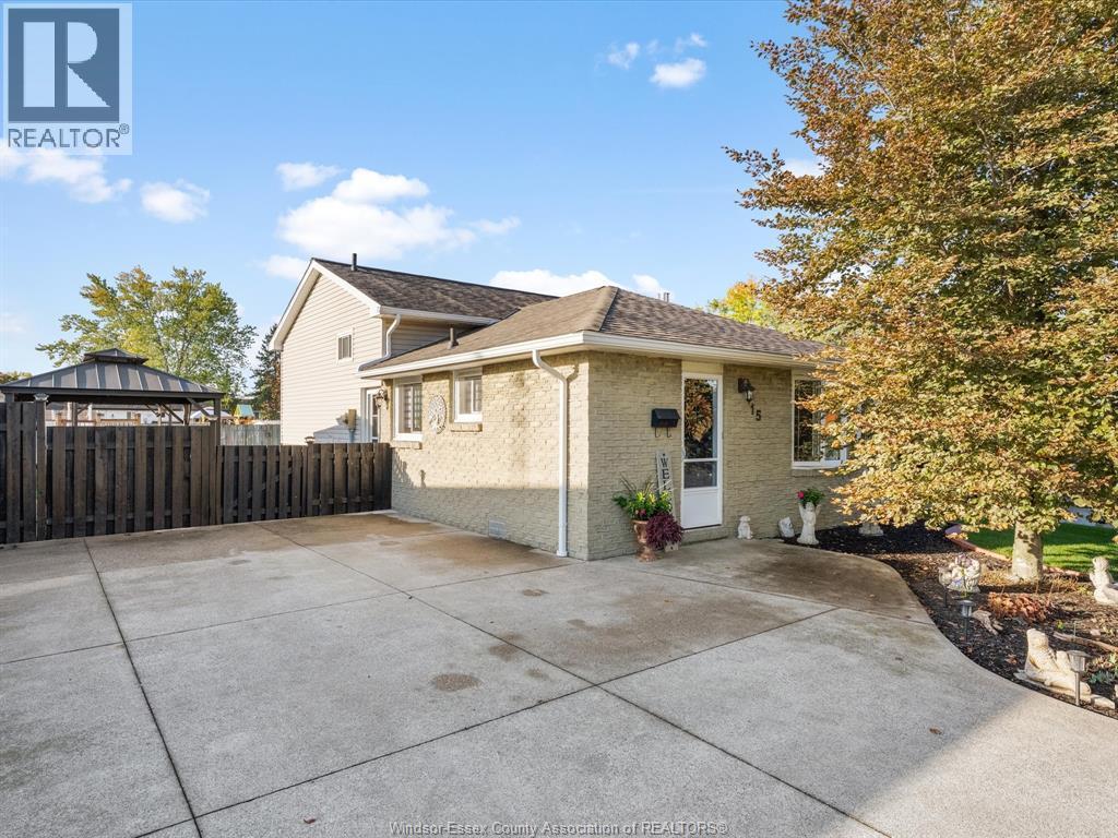 3-bedroom Single Family at 15 Ventnor Avenue, Amherstburg — photograph 2