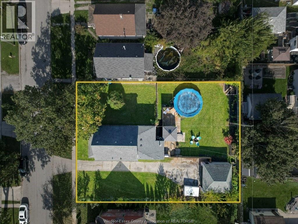 4-bedroom Single Family at 1650 Albert Road, Windsor — photograph 3