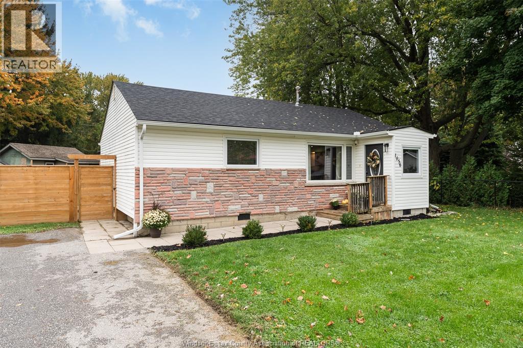 2-bedroom Single Family at 1056 Spruce Avenue, Kingsville — photograph 3