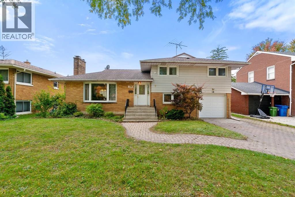 3-bedroom Single Family at 2759 Rockwell Boulevard, Windsor — photograph 3