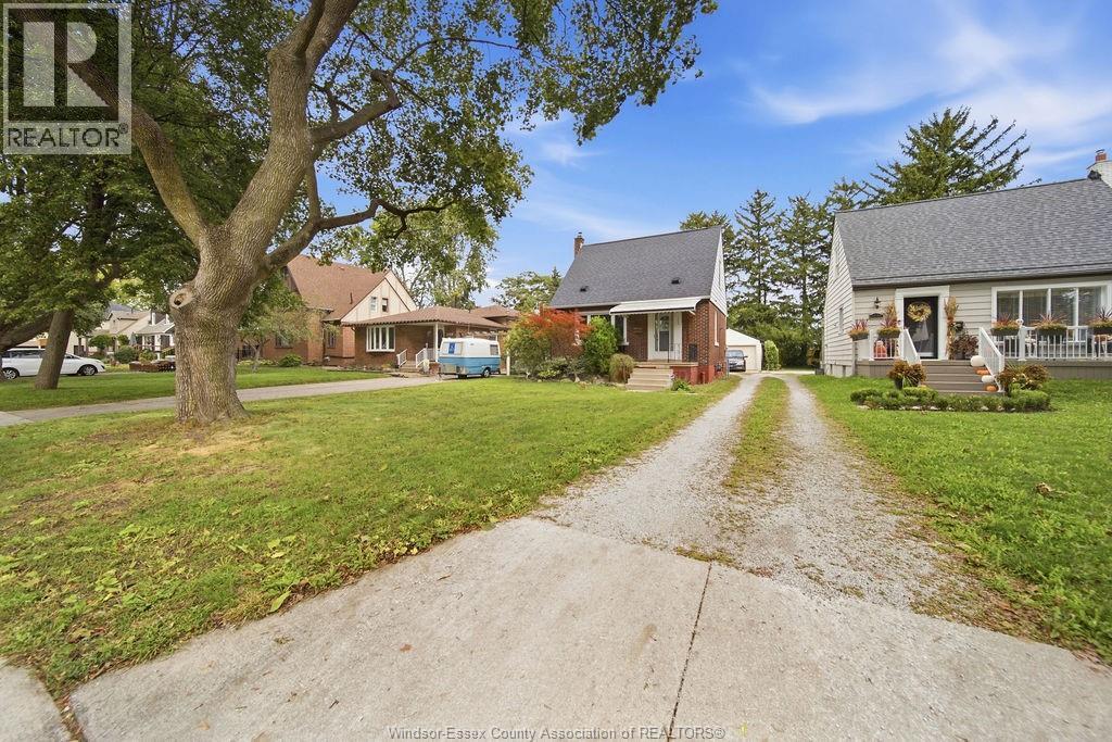 3-bedroom Single Family at 1844 Durham Place, Windsor — photograph 2