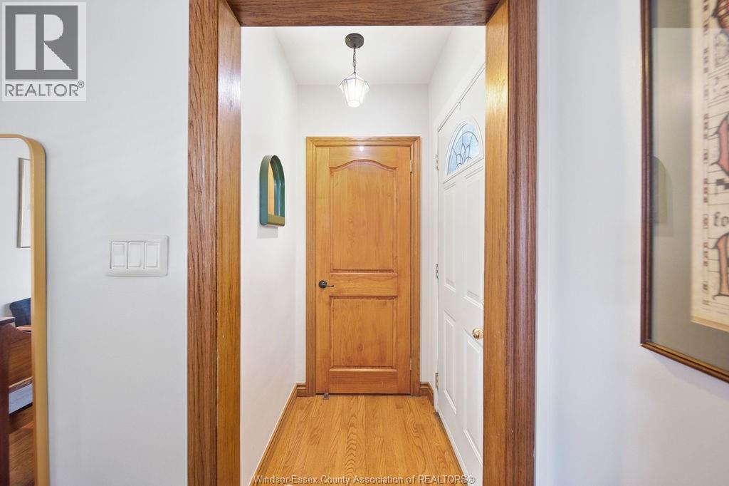 3-bedroom Single Family at 1844 Durham Place, Windsor — photograph 3