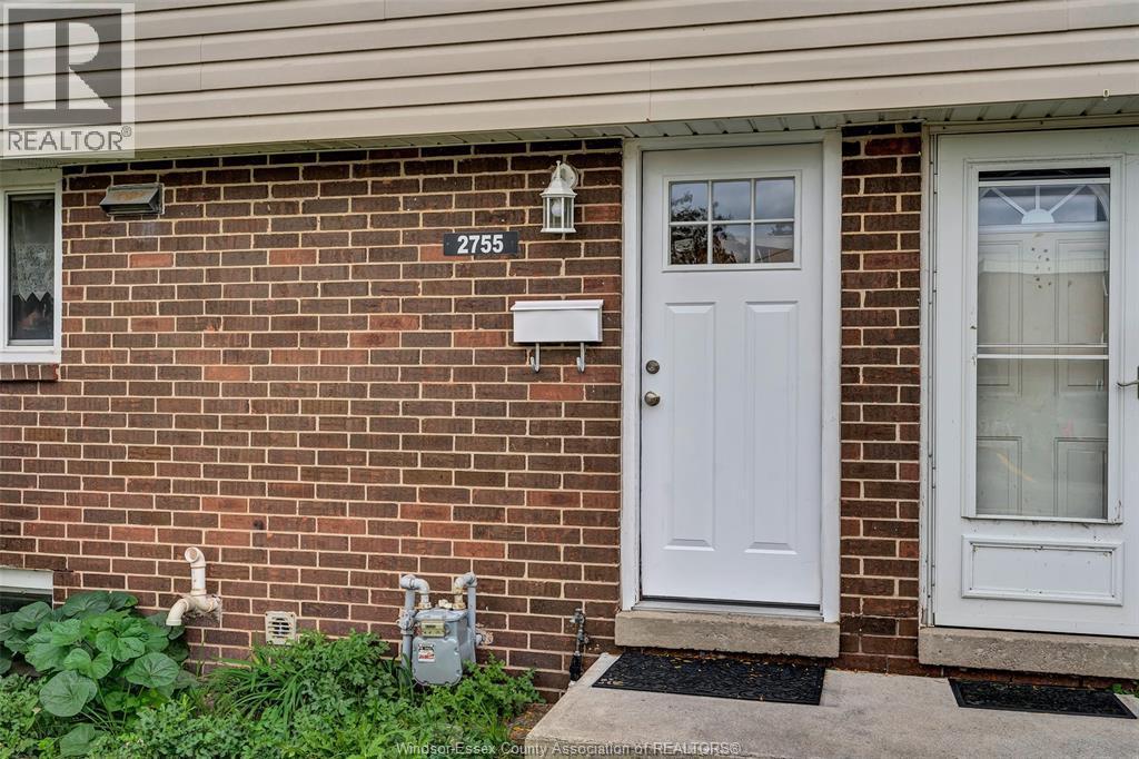 3-bedroom Single Family at 2755 Meadowbrook Lane #11, Windsor — photograph 3