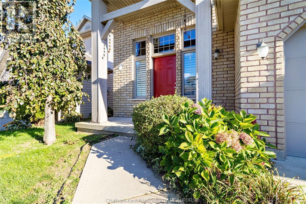 2-bedroom Single Family at 12 Goldenrod Court, Chatham — photograph 3