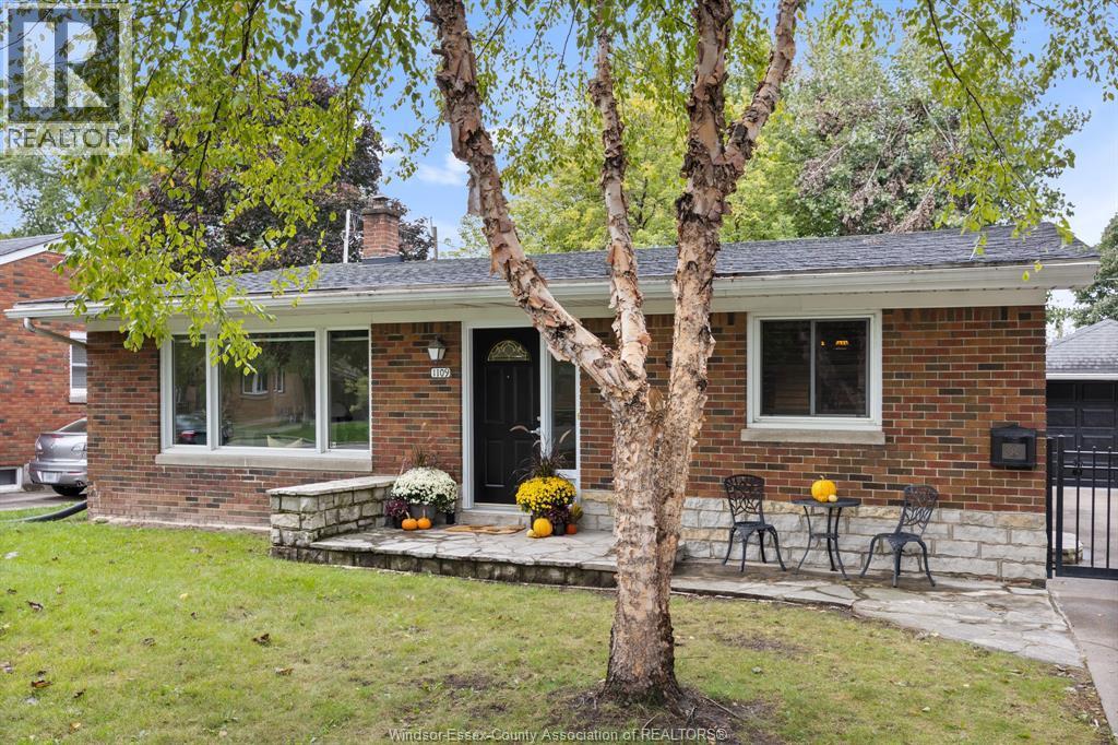 2-bedroom Single Family at 1109 Parkview Avenue, Windsor — primary photograph