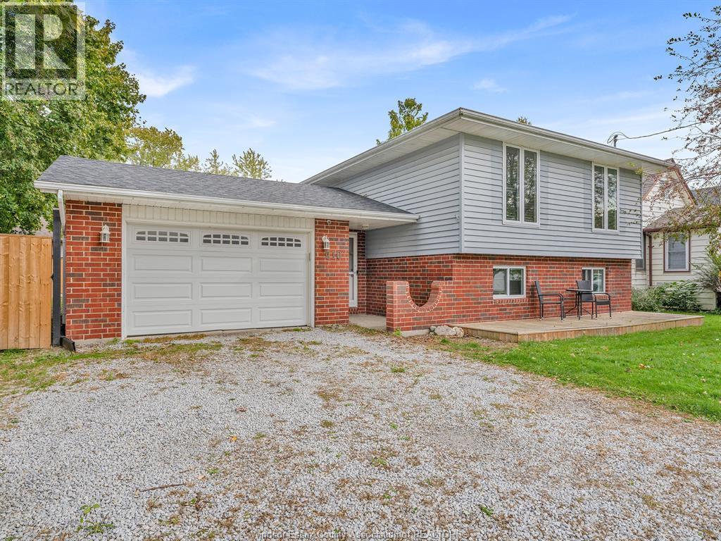 4-bedroom Single Family at 910 William Street, Tecumseh — photograph 2
