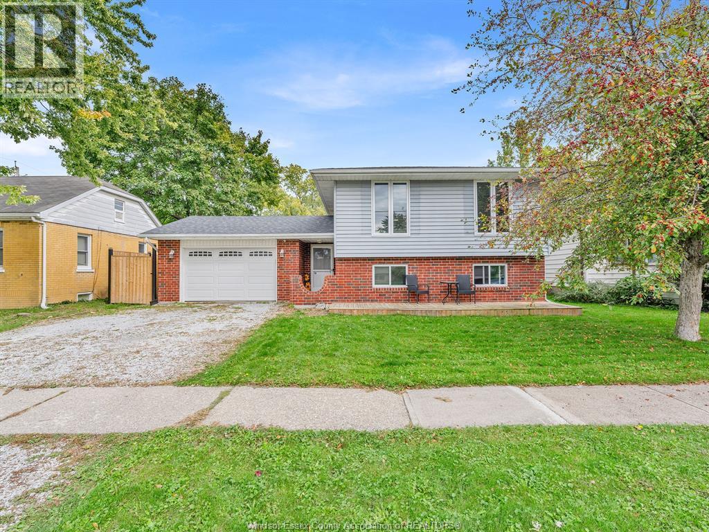 4-bedroom Single Family at 910 William Street, Tecumseh — photograph 3