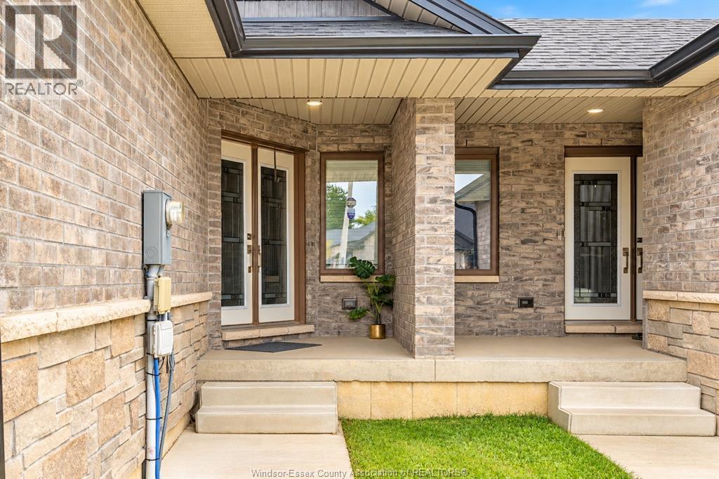 2-bedroom Single Family at 3619 Hallee Crescent, Windsor — photograph 2