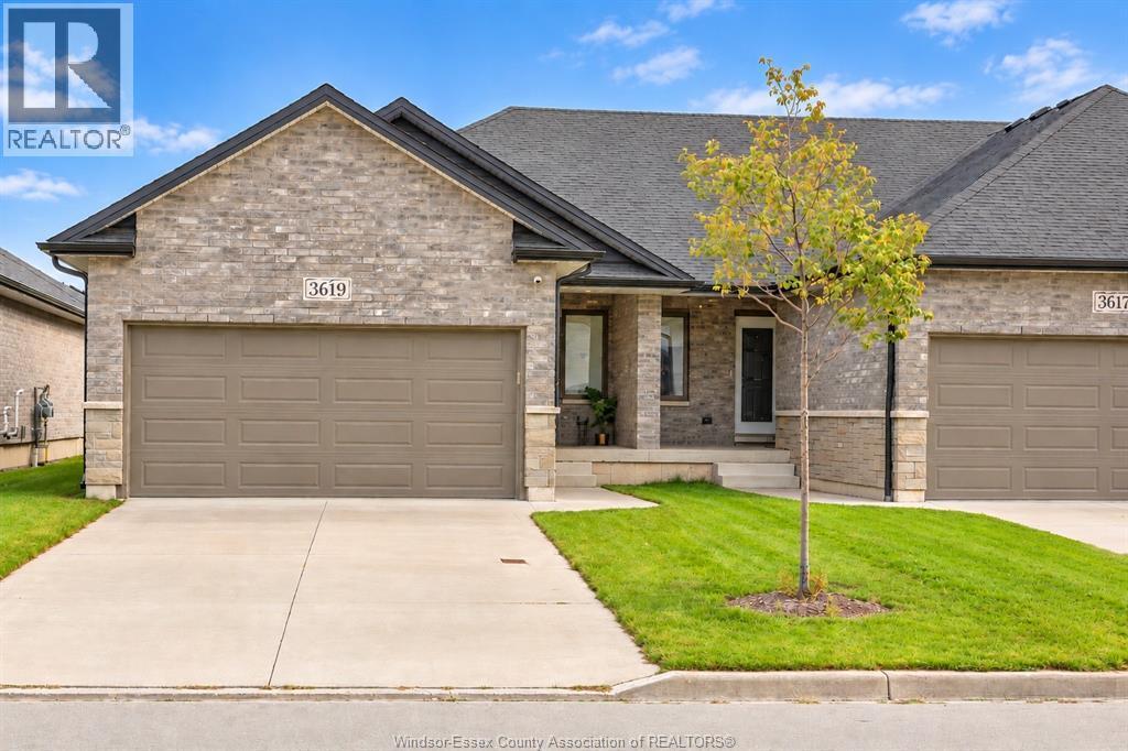 2-bedroom Single Family at 3619 Hallee Crescent, Windsor — primary photograph