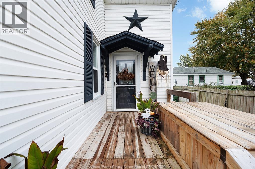 4-bedroom Single Family at 83 Elliott Street, Leamington — photograph 2