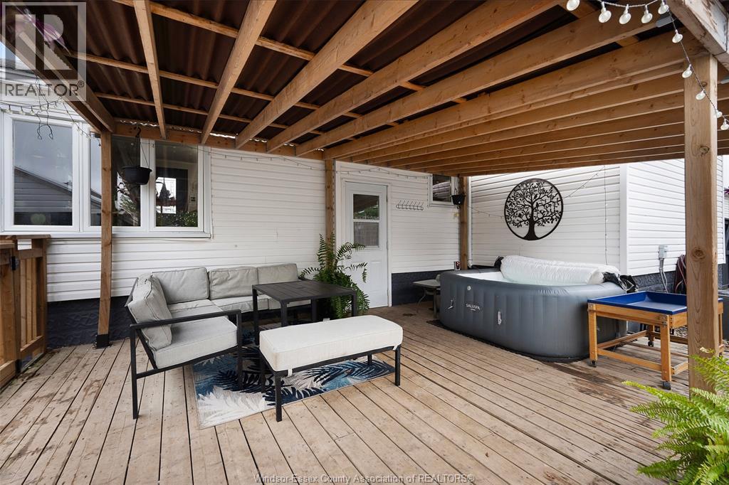 4-bedroom Single Family at 83 Elliott Street, Leamington — photograph 3