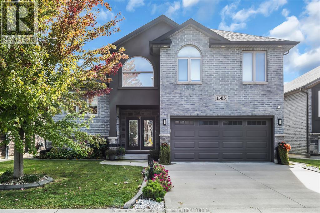 6-bedroom Single Family at 1385 Cancun Street, Windsor — primary photograph