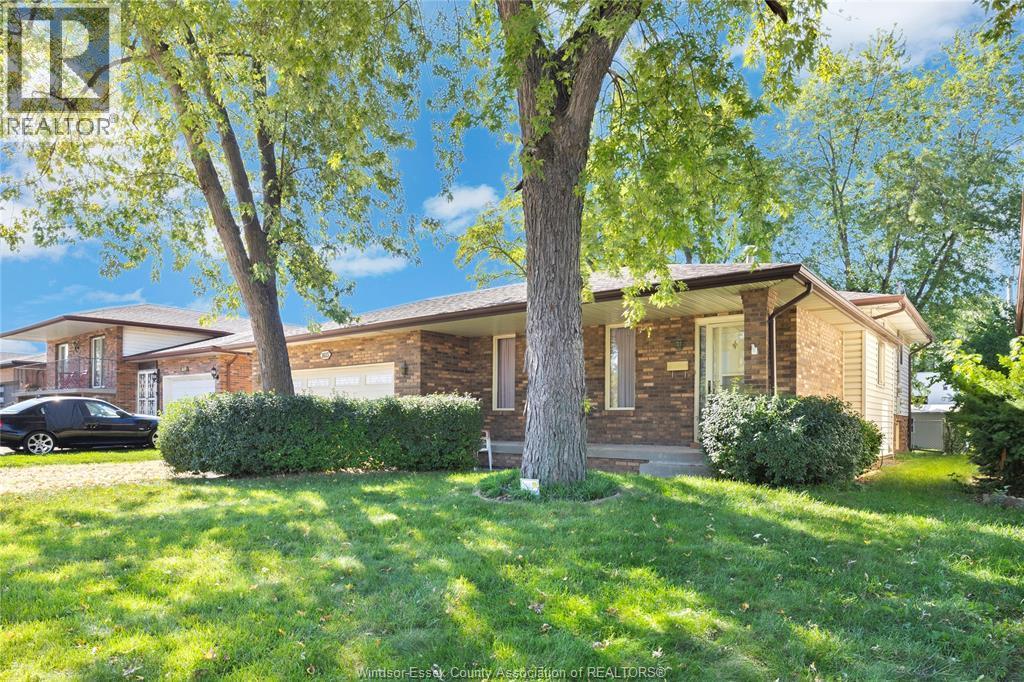 3-bedroom Single Family at 1613 Everts, Windsor — primary photograph