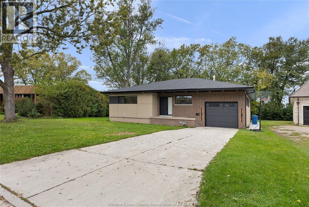 2-bedroom Single Family at 4015 Roseland Drive, Windsor — primary photograph