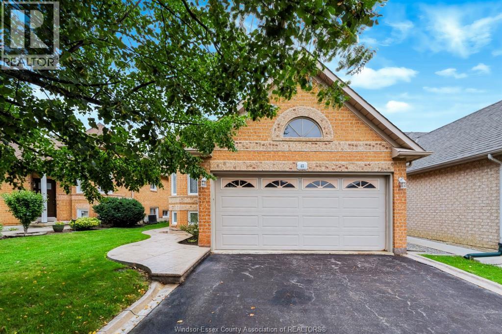 4-bedroom Single Family at 43 Springview Drive, Brampton — photograph 2