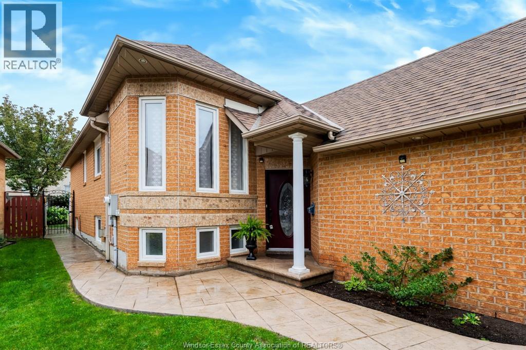 4-bedroom Single Family at 43 Springview Drive, Brampton — photograph 3
