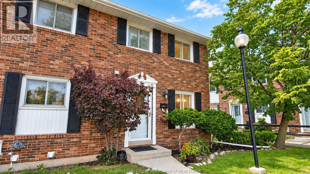 Single Family — 3096 Meadowbrook Lane, Windsor, Ontario