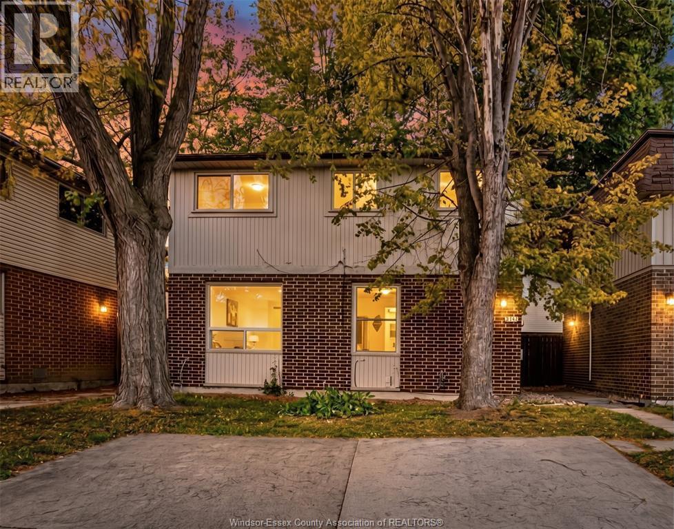 4-bedroom Single Family at 9370 Aire Court, Windsor — photograph 2