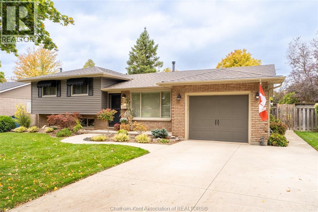 4-bedroom Single Family at 19 Glengarry Crescent, Chatham — primary photograph