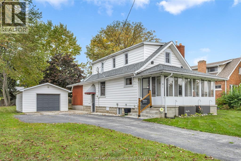 3-bedroom Single Family at 61 University Avenue, Wallaceburg — photograph 2