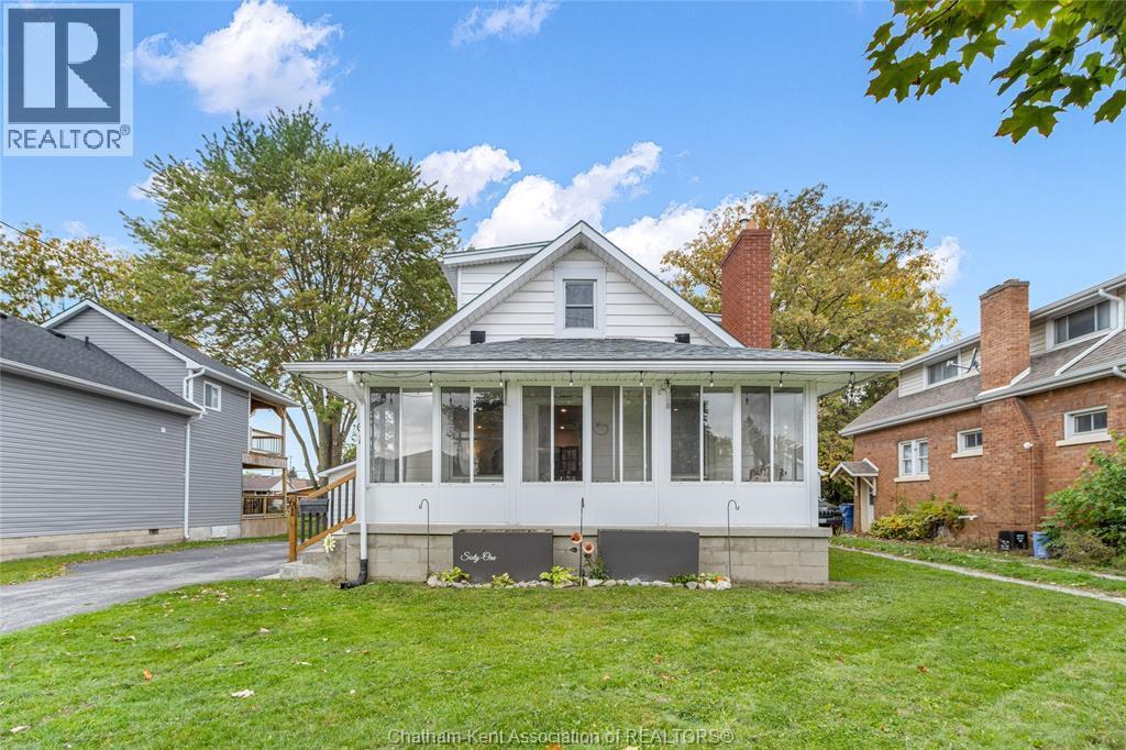 3-bedroom Single Family at 61 University Avenue, Wallaceburg — photograph 3