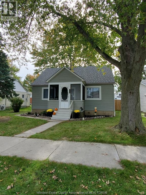 3-bedroom Single Family at 25 St Clair Street, Tilbury — photograph 3