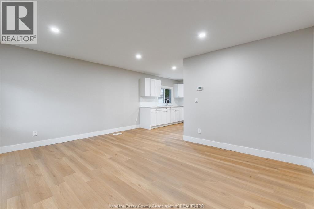 3-bedroom Single Family at 1462 Labadie, Windsor — photograph 2