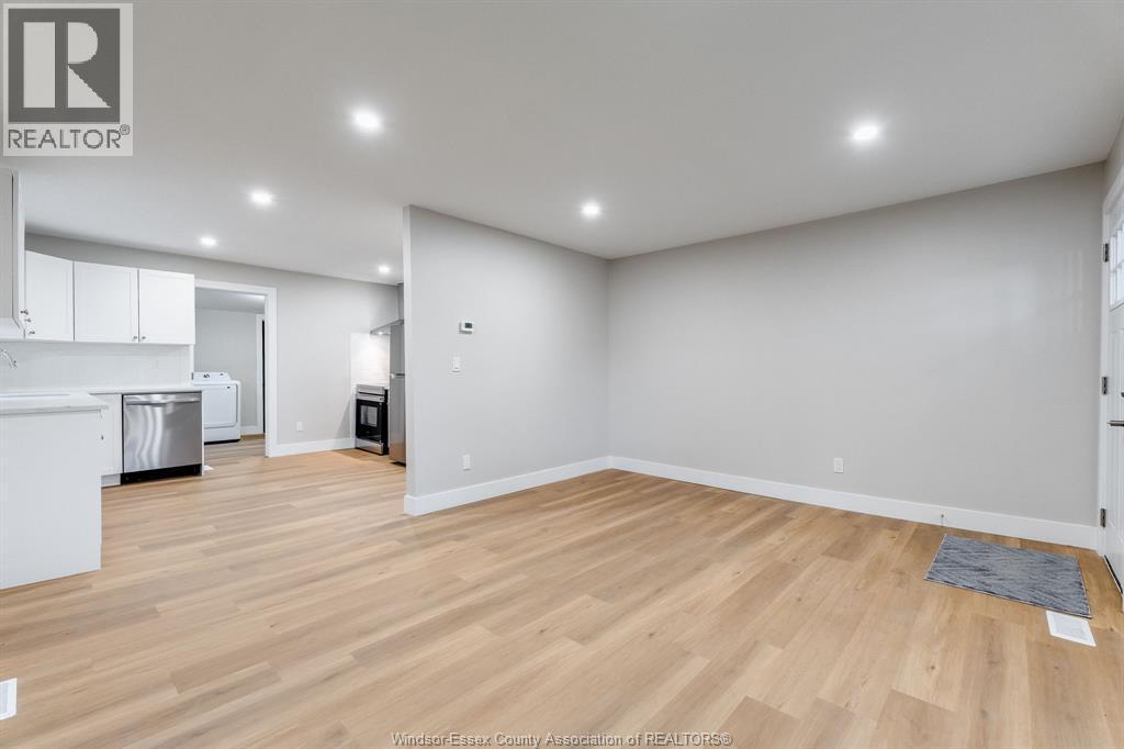 3-bedroom Single Family at 1462 Labadie, Windsor — photograph 3