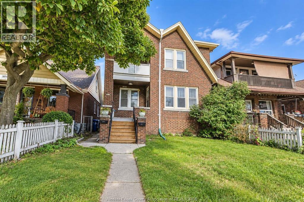 3-bedroom Single Family at 1374 Benjamin Avenue #MAIN, Windsor — primary photograph