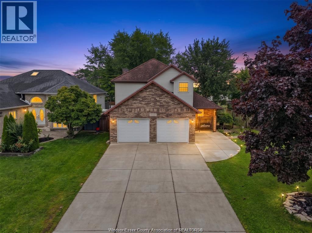 4-bedroom Single Family at 2920 Strawberry Drive, Tecumseh — primary photograph