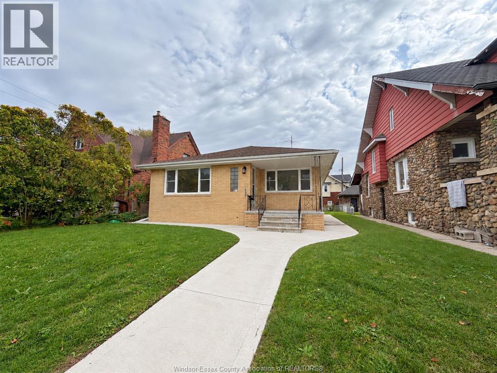 3-bedroom Single Family at 1425 Giles Boulevard, Windsor — primary photograph