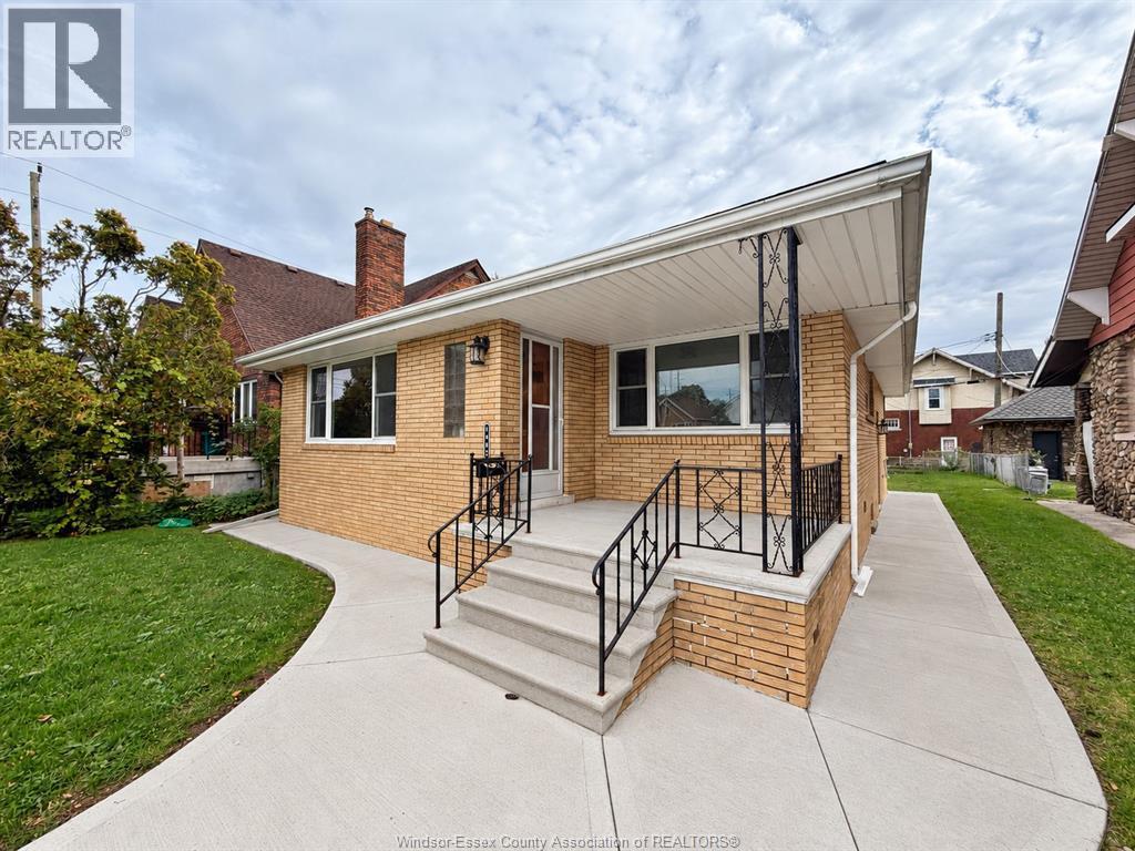 3-bedroom Single Family at 1425 Giles Boulevard, Windsor — photograph 2