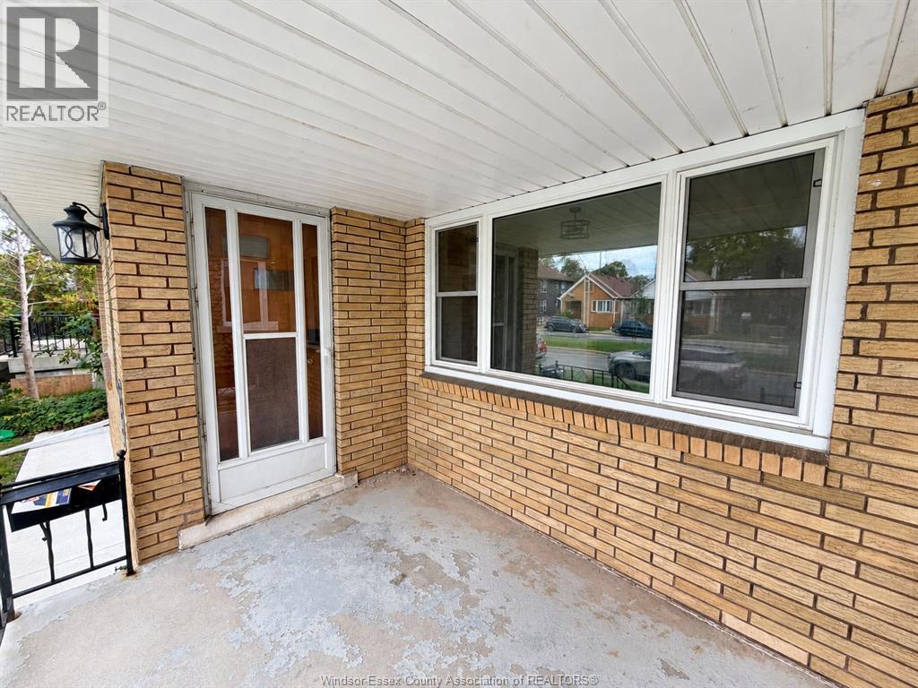 3-bedroom Single Family at 1425 Giles Boulevard, Windsor — photograph 3