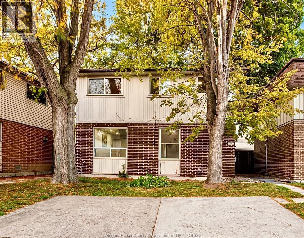 Single Family — 9370 Aire Court, Windsor, Ontario