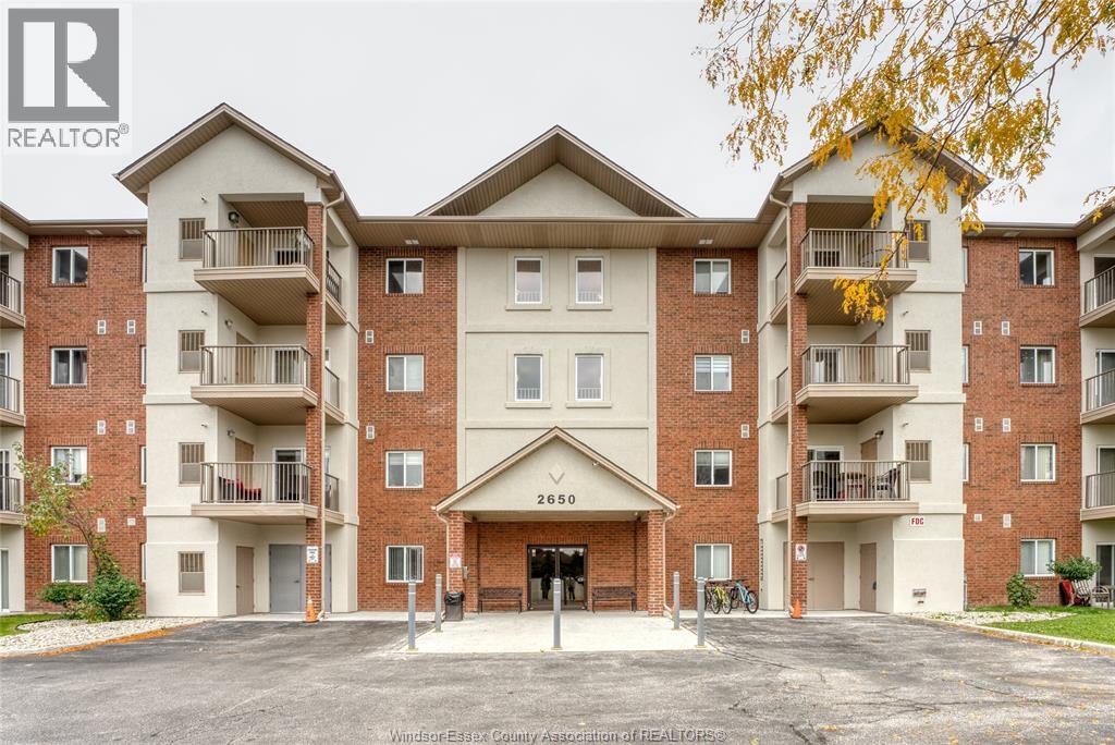 2-bedroom Single Family at 2650 Sandwich West Parkway #402, LaSalle — photograph 2