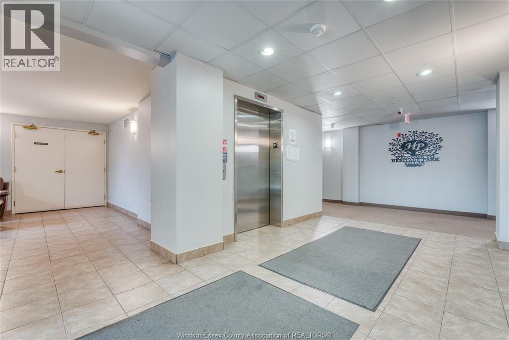 2-bedroom Single Family at 2650 Sandwich West Parkway #402, LaSalle — photograph 3