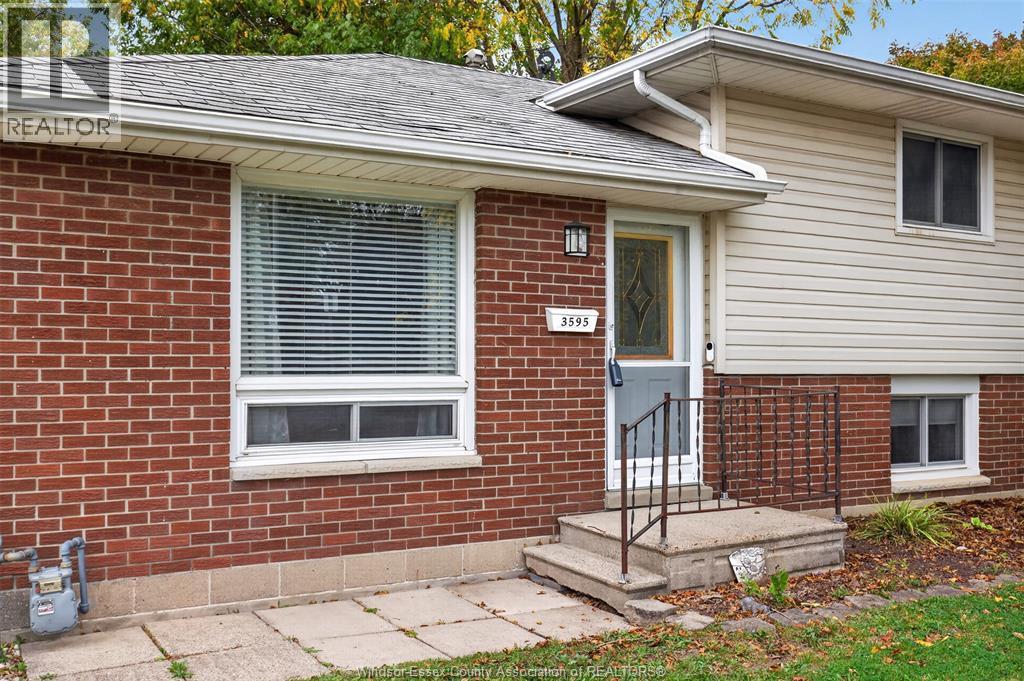 2-bedroom Single Family at 3595 Byng, Windsor — photograph 3