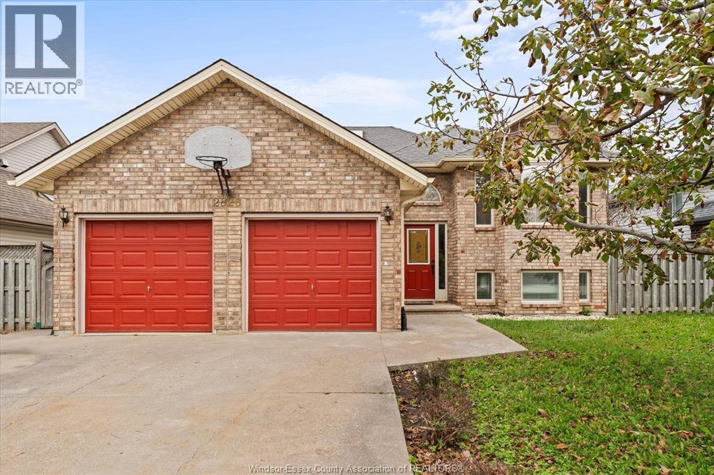 5-bedroom Single Family at 2820 Wildberry Crescent, Tecumseh — primary photograph