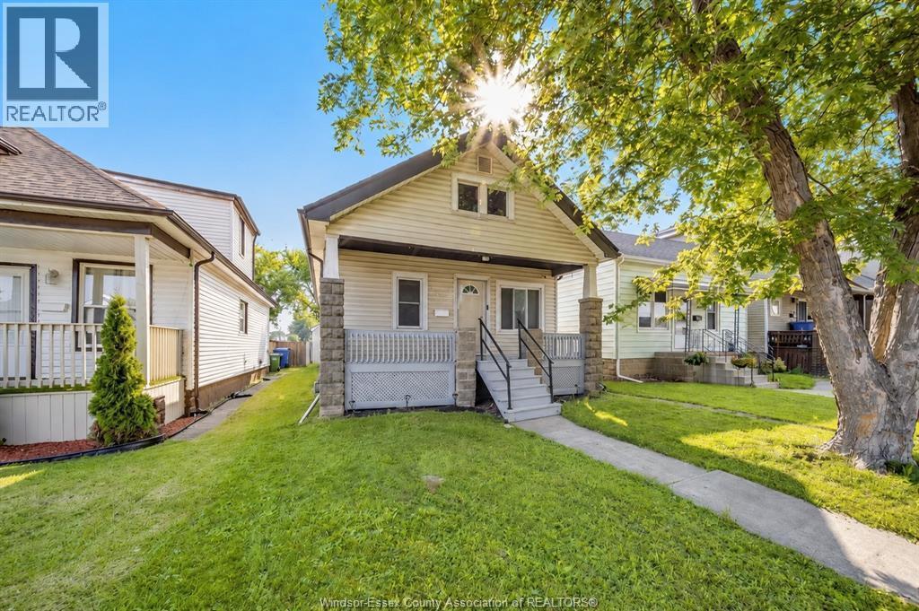 3-bedroom Single Family at 1560 Lillian Avenue, Windsor — primary photograph