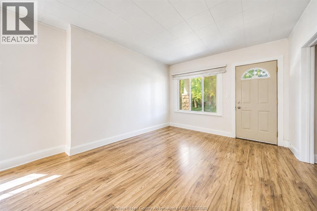 3-bedroom Single Family at 1560 Lillian Avenue, Windsor — photograph 3
