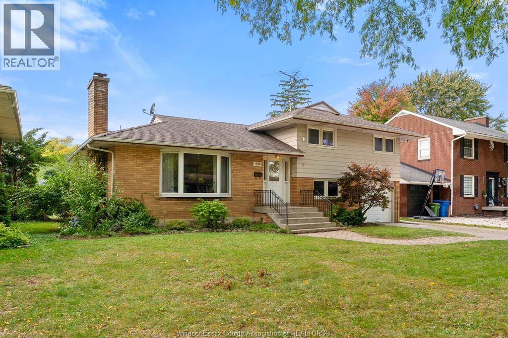3-bedroom Single Family at 2759 Rockwell Boulevard, Windsor — photograph 2